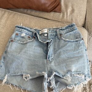 Abercrombie Light Blue The Mom Short High Rise Curve Love Size 26/2